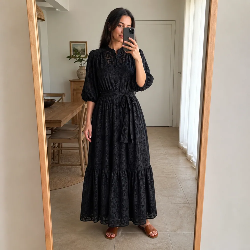 Cliente portant une tenue Tsniout
