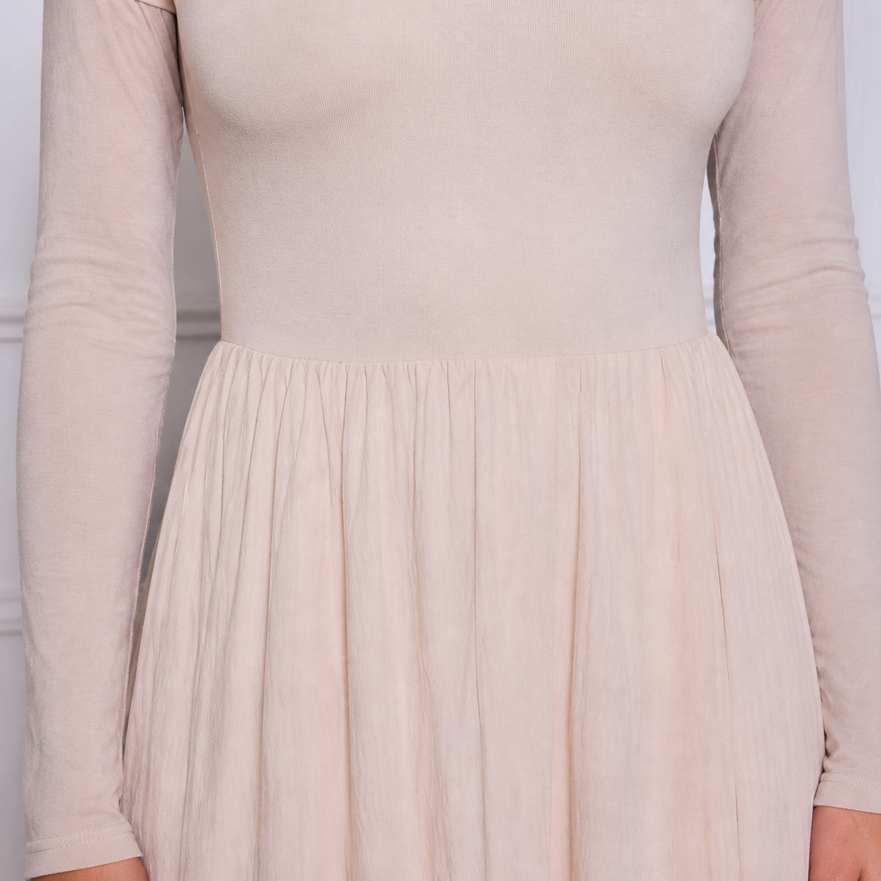 Robe longue beige clair plissée Tsniout – 04 zoom produit