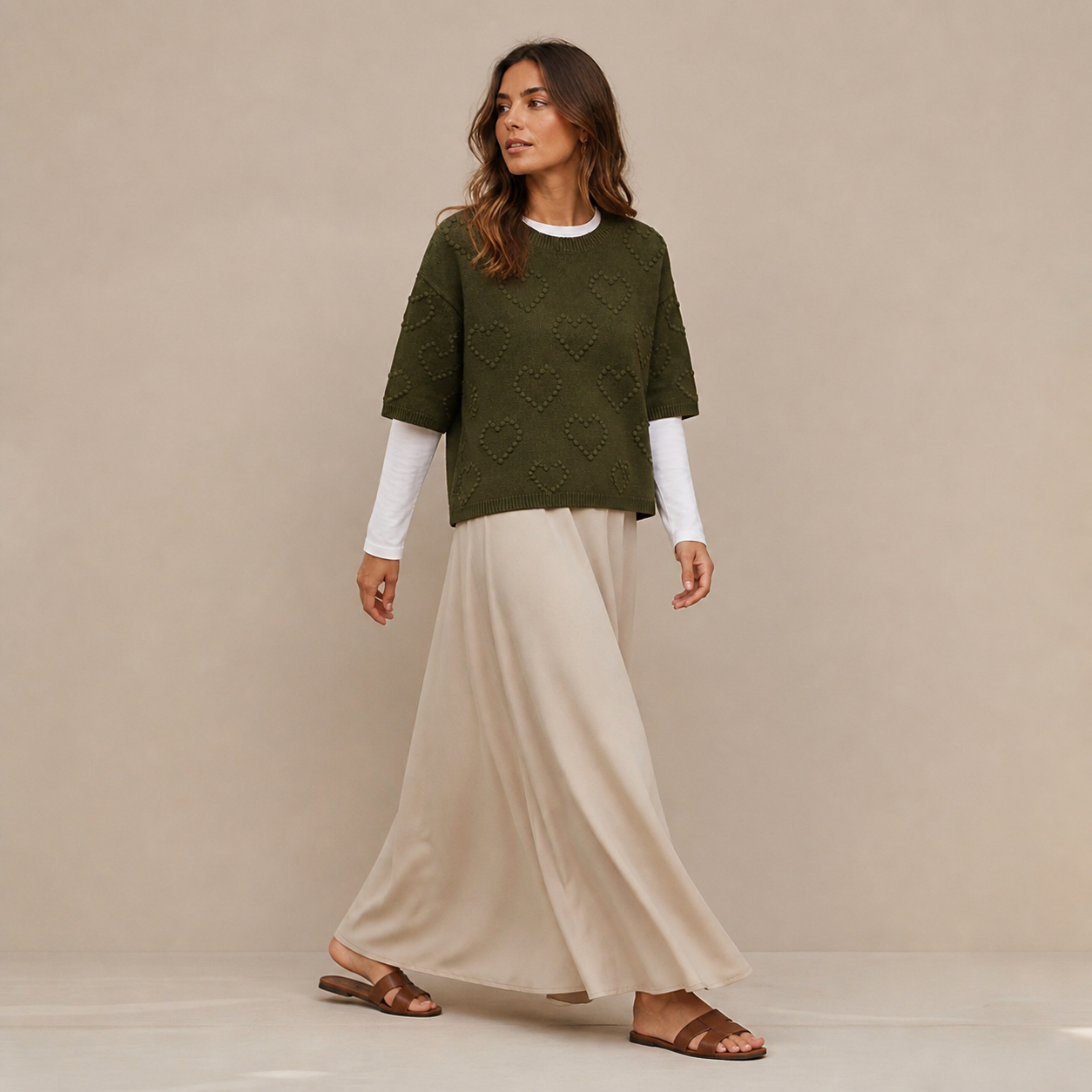 Pull vert olive à motifs cœurs Tsniout – 02 dos studio