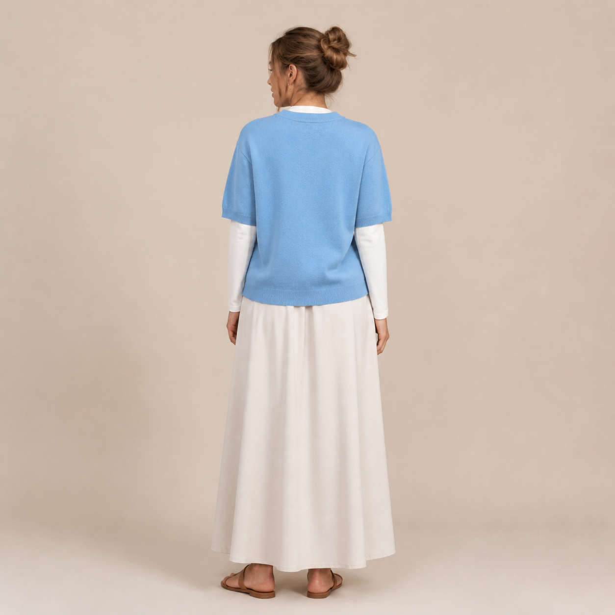 Pull bleu ciel en maille à col rond Tsniout – 02 dos studio