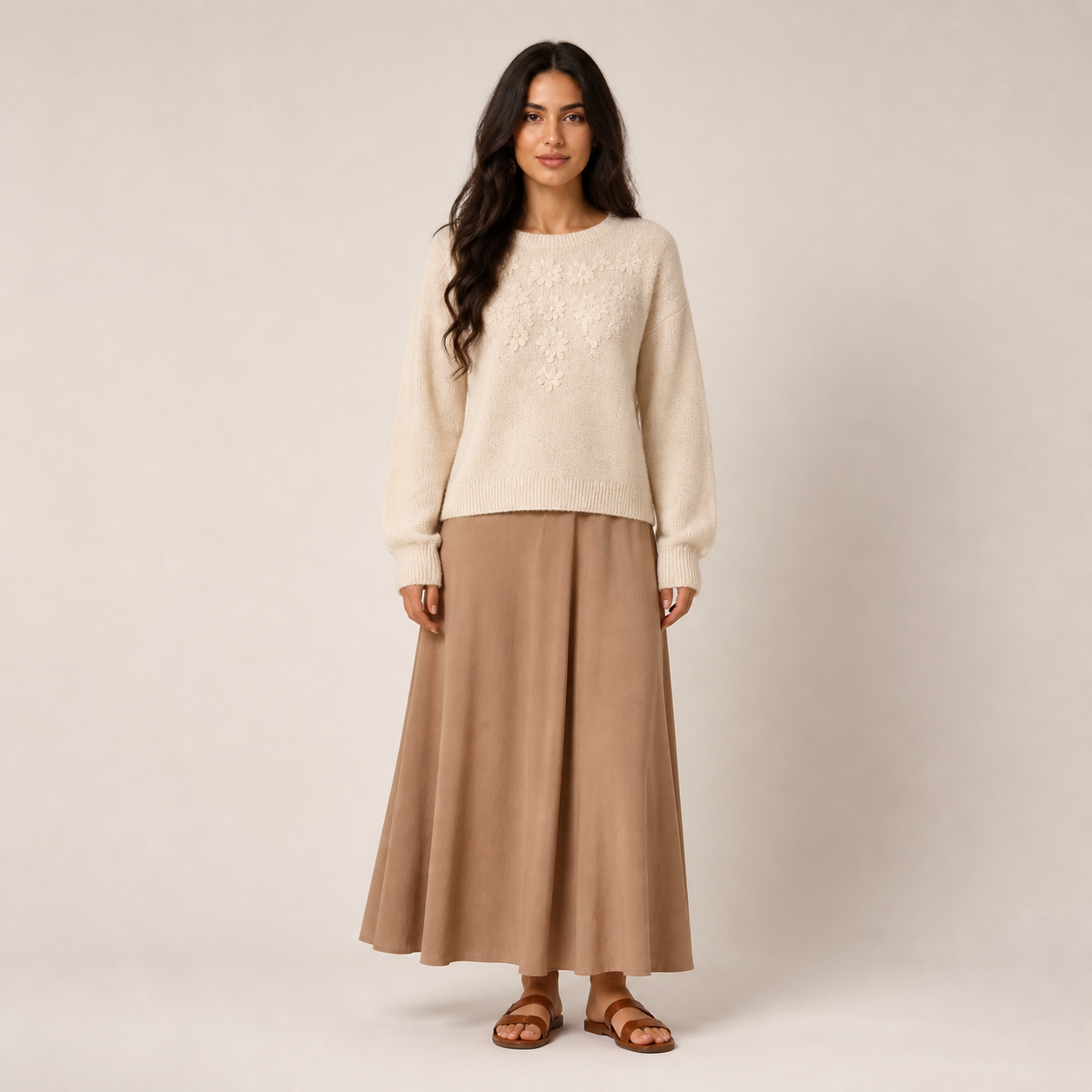 Pull écru brodé de fleurs – vue 1