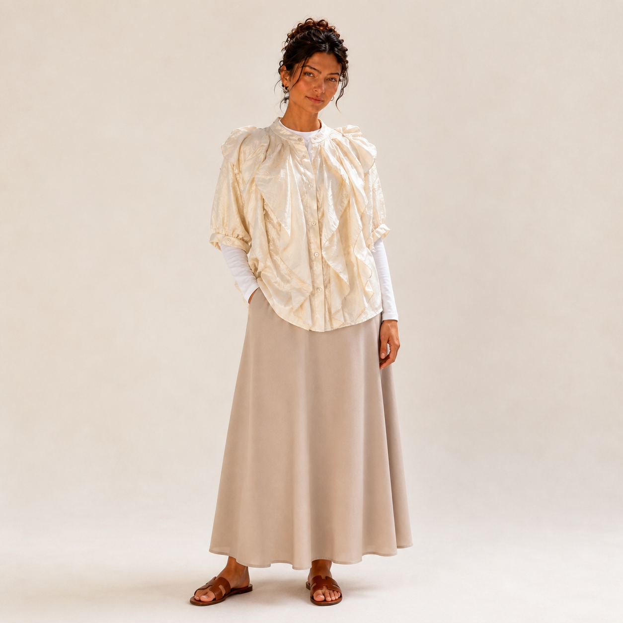 Blouse écrue satinée à volants Tsniout — Viscose 100%, jacquard satiné