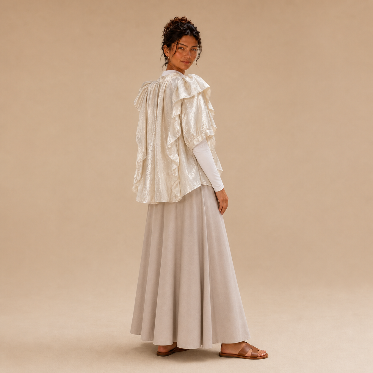 Blouse écrue satinée à volants – vue 2