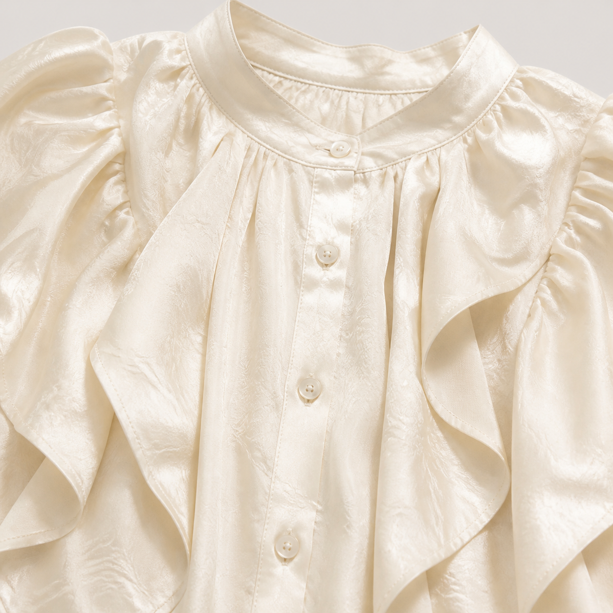 Blouse écrue satinée à volants – vue 4