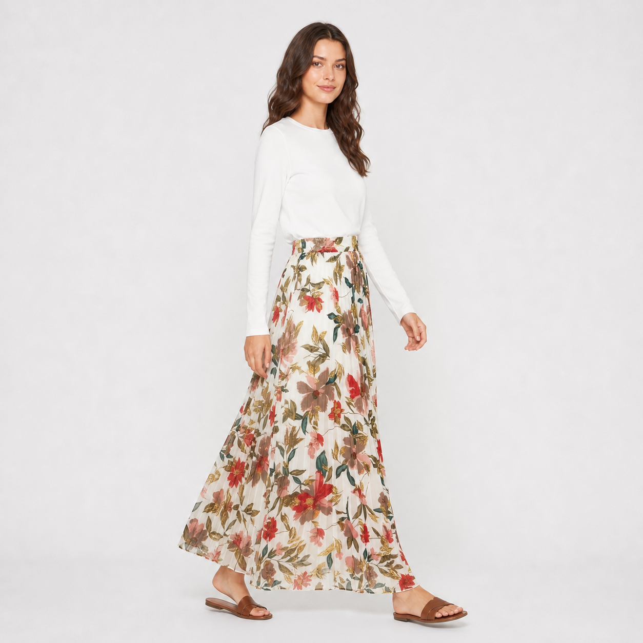 Jupe longue blanche fleurie plissée Tsniout – 03 profil marche