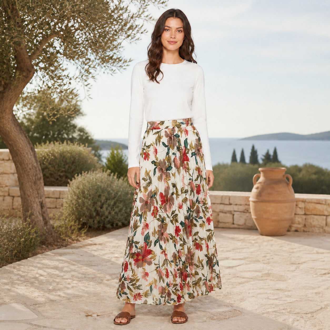 Jupe longue blanche fleurie plissée Tsniout – 06 lifestyle debout