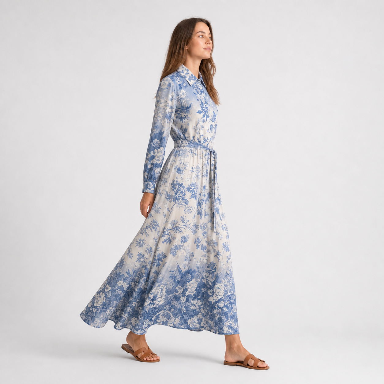 Robe longue bleue fleurie ceinturée Tsniout – 03 profil marche