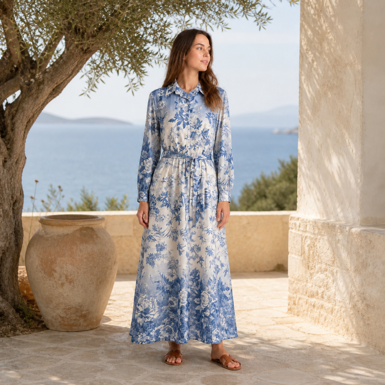 Robe longue bleue fleurie ceinturée Tsniout – 06 lifestyle debout