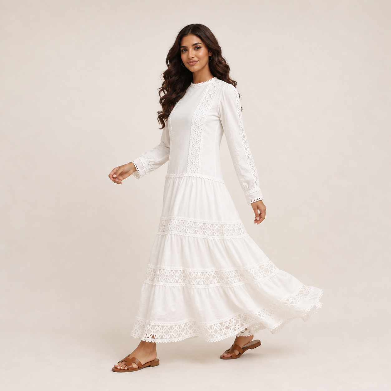 Robe longue écrue bohème brodée à volants – vue 3