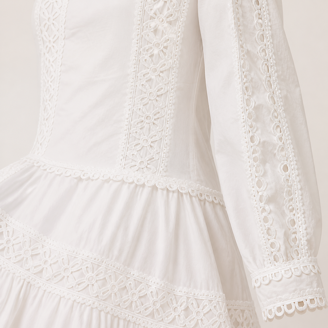 Robe longue écrue bohème brodée à volants – vue 4