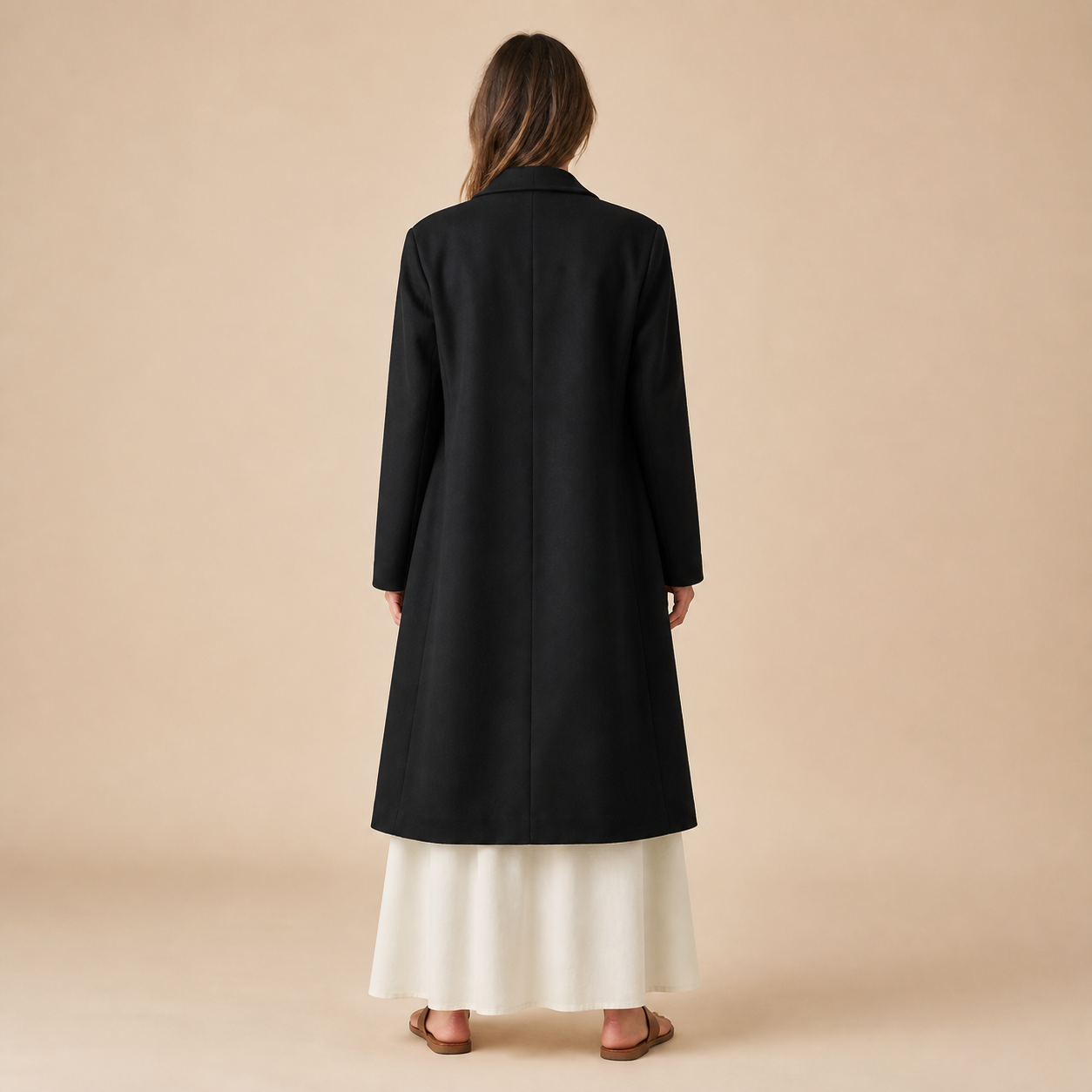 Manteau noir long à double boutonnage Tsniout – 02 dos studio