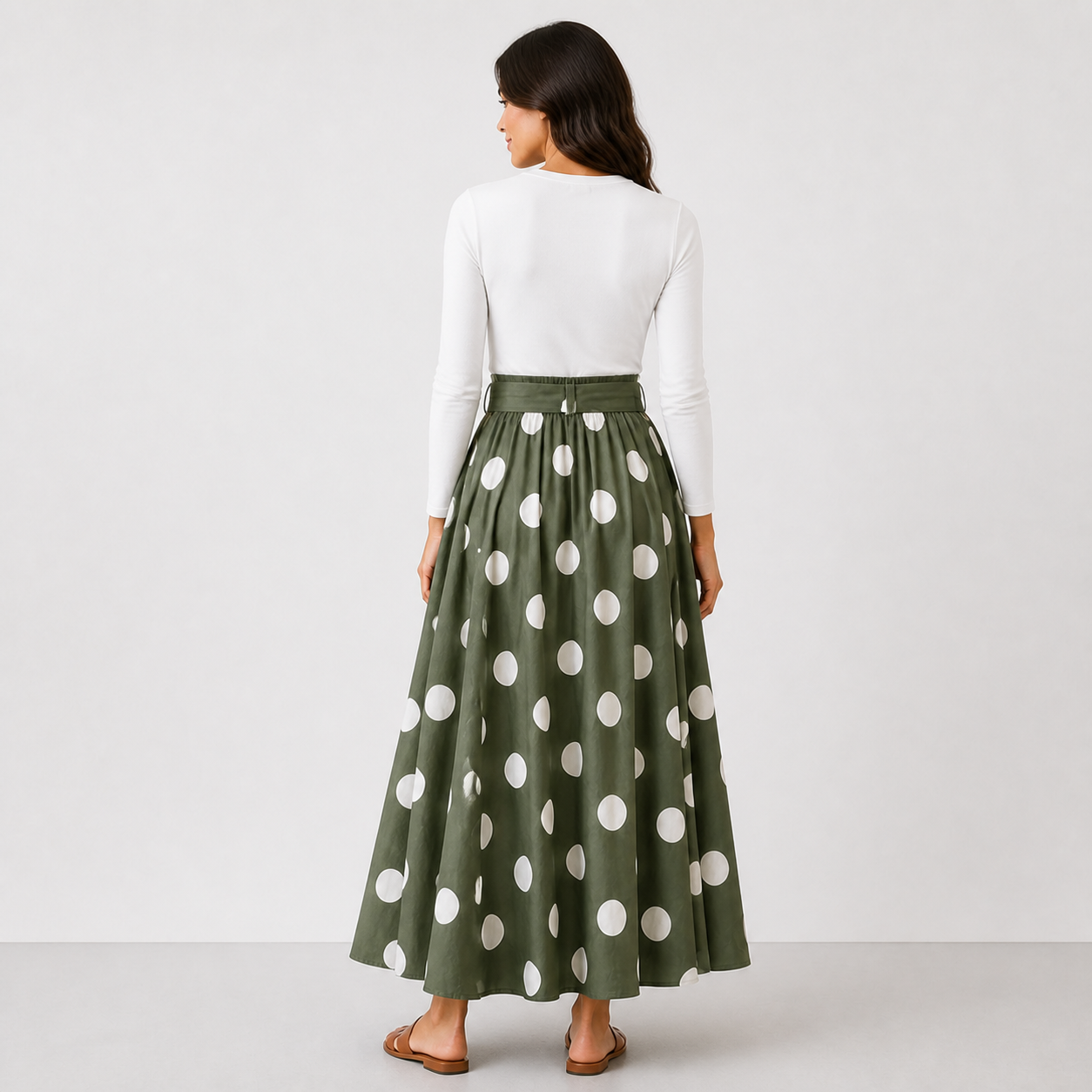 Jupe longue verte à pois blancs et ceinture Tsniout – 02 dos studio