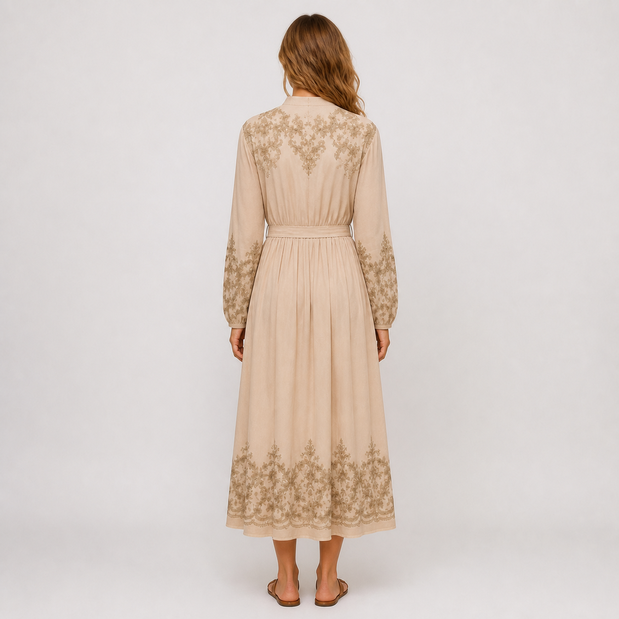 Robe longue taupe brodée Tsniout – 02 dos studio