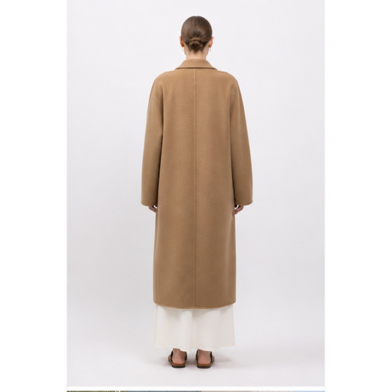 Manteau long camel en laine fait main Tsniout – 02 dos studio