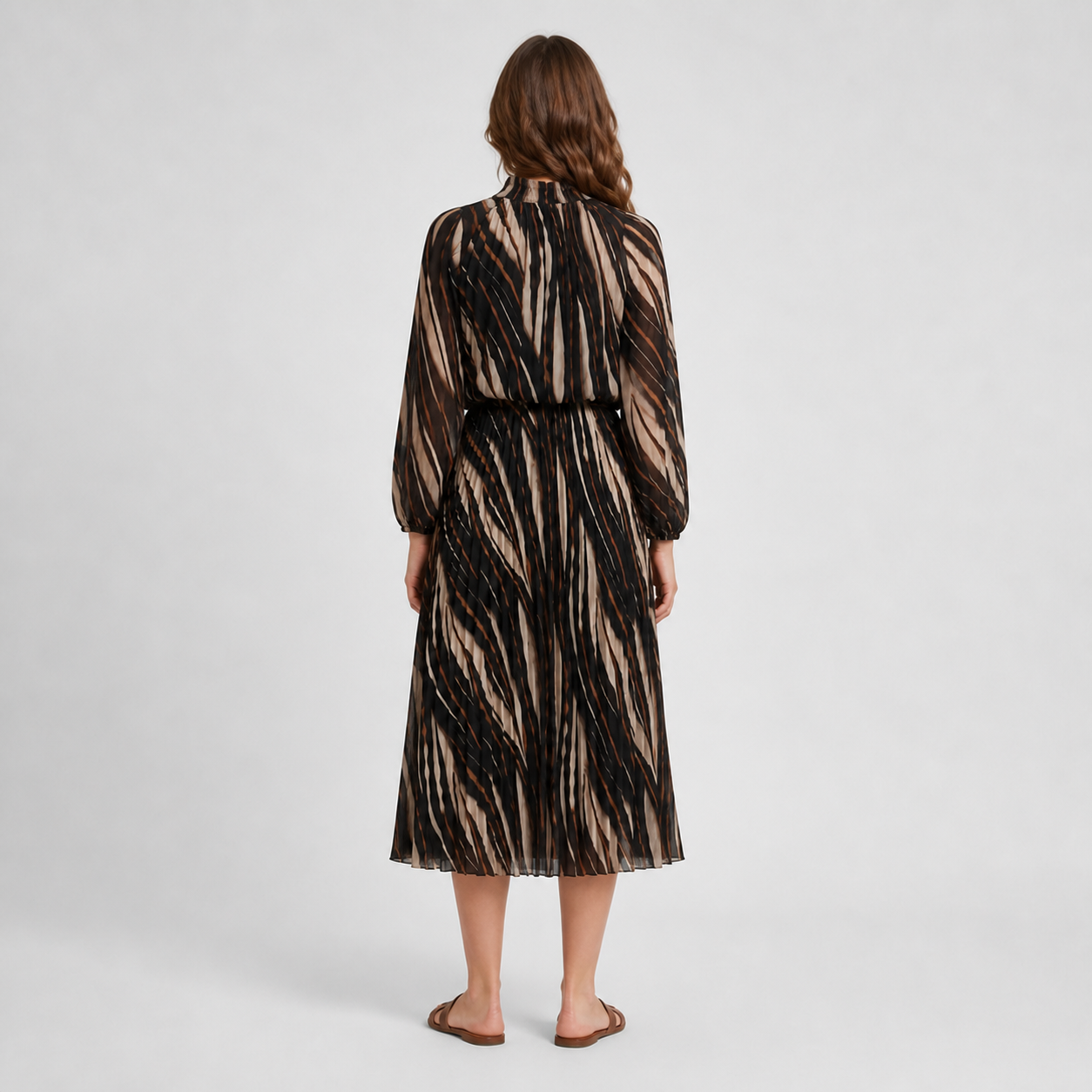 Robe longue noire à imprimé graphique Tsniout – 02 dos studio