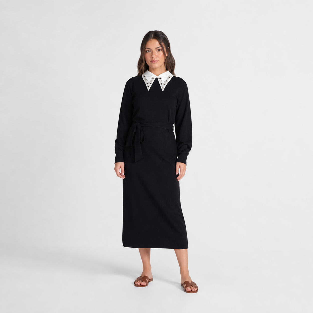 Robe longue noire en maille à col strass Tsniout – 01 face studio