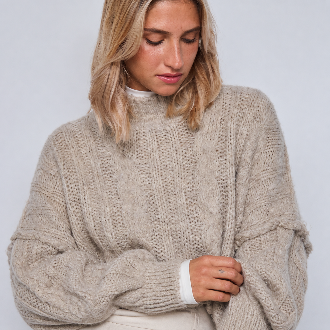 Pull beige en grosse maille Tsniout – 04 zoom produit