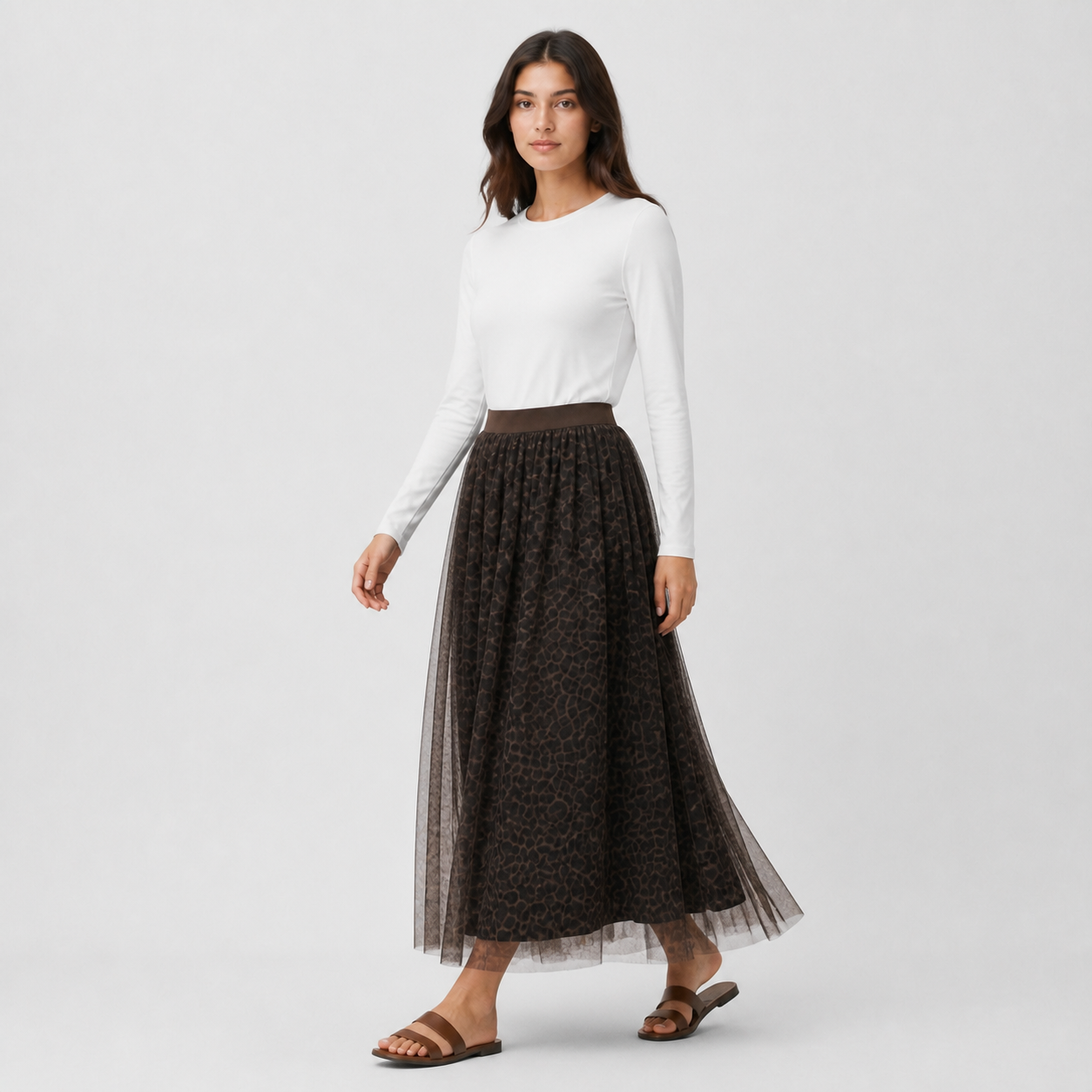 Jupe longue choco en tulle imprimé Tsniout – 03 profil marche