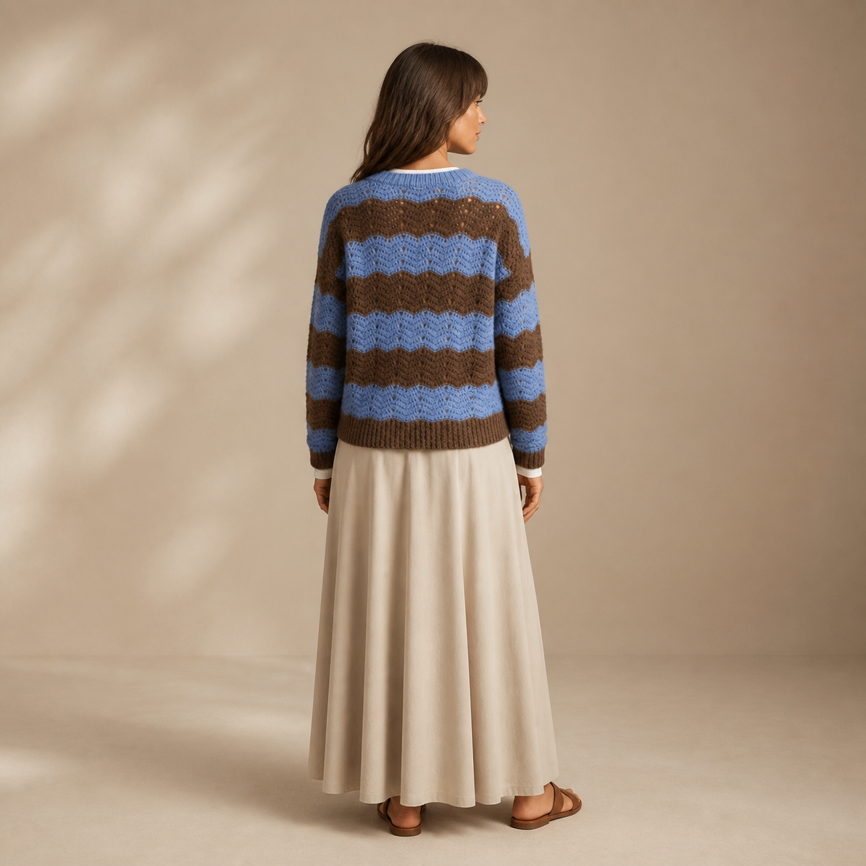 Pull bleu à rayures marron Tsniout – 02 dos studio