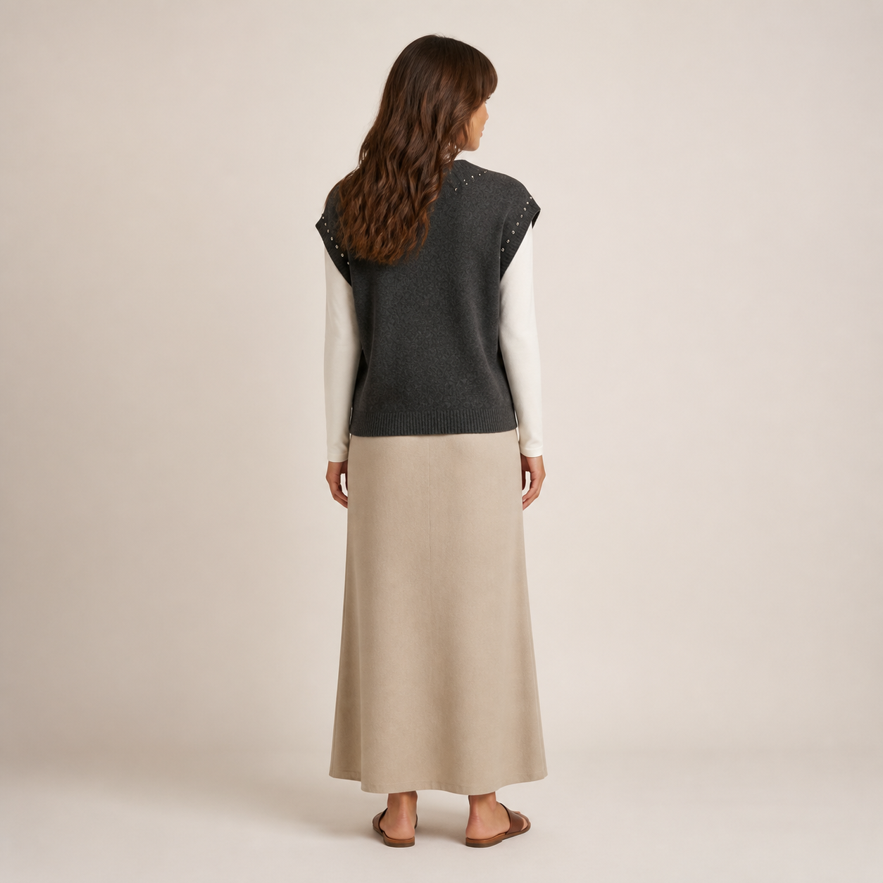 Pull gris anthracite sans manches à clous – vue 2