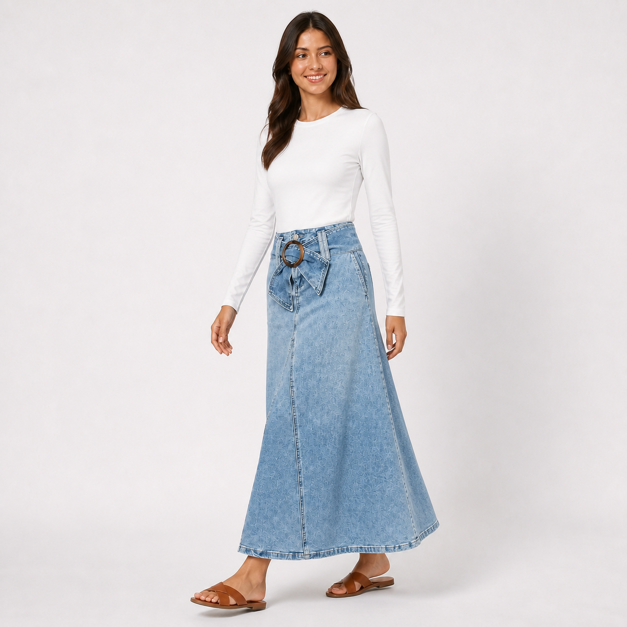 Jupe longue denim bleu à boucle Tsniout – 03 profil marche