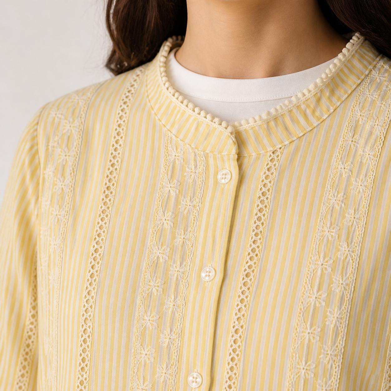 Chemise jaune à rayures et broderies – vue 4