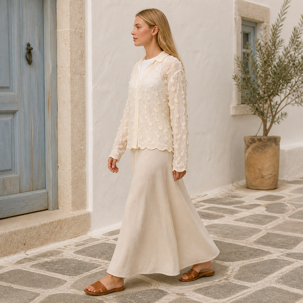Blouse beige à fleurs brodées – vue 3