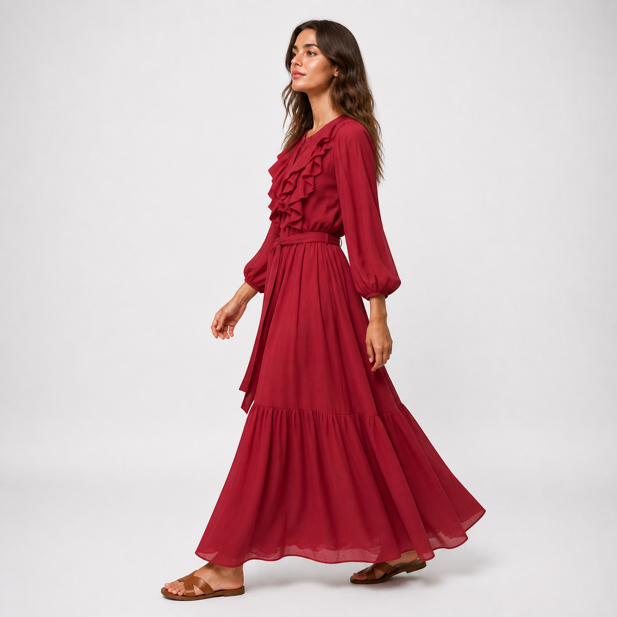 Robe longue bordeaux à volants Tsniout – 03 profil marche
