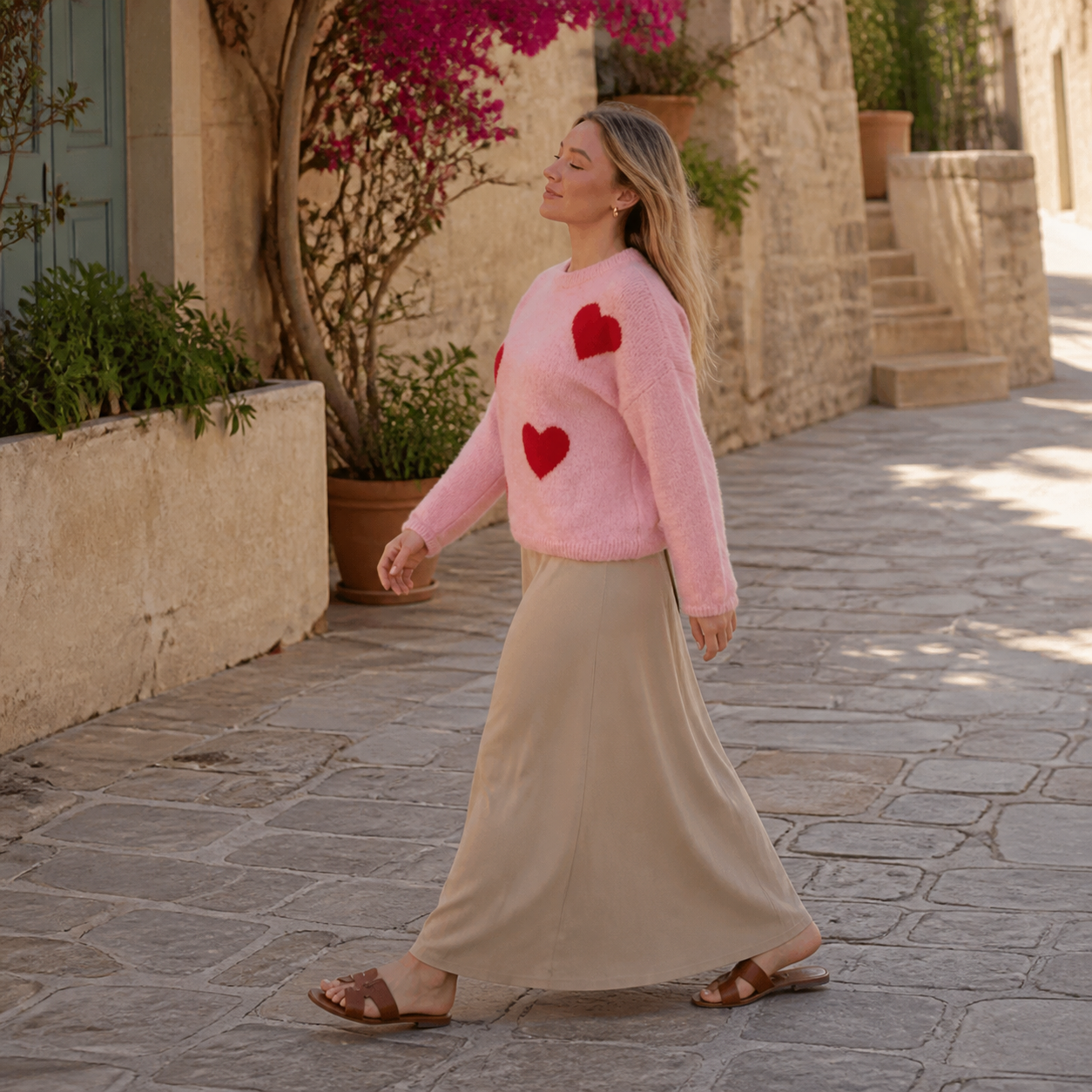 Pull rose à cœurs rouges – vue 3