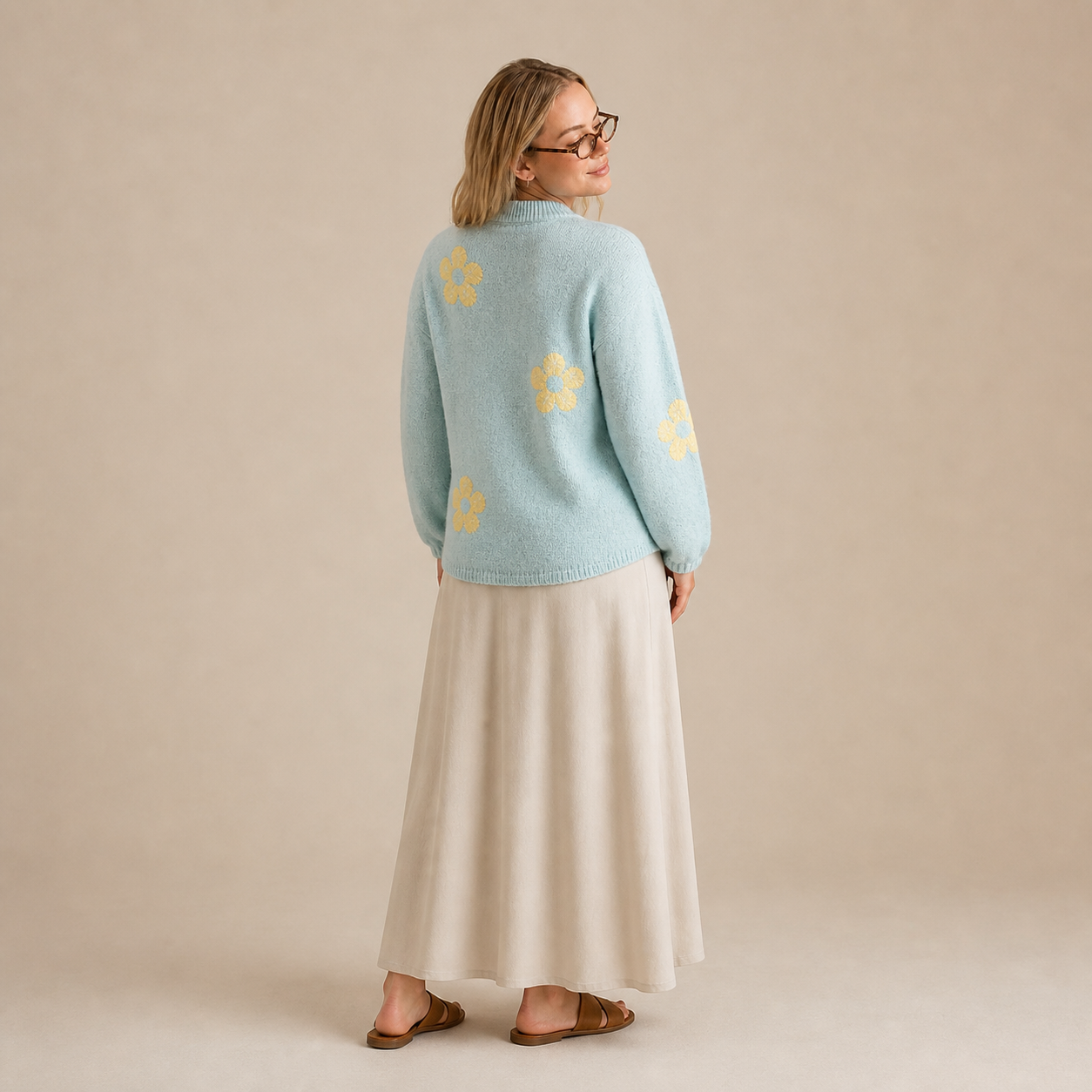 Pull vert clair à fleurs jaunes – vue 2