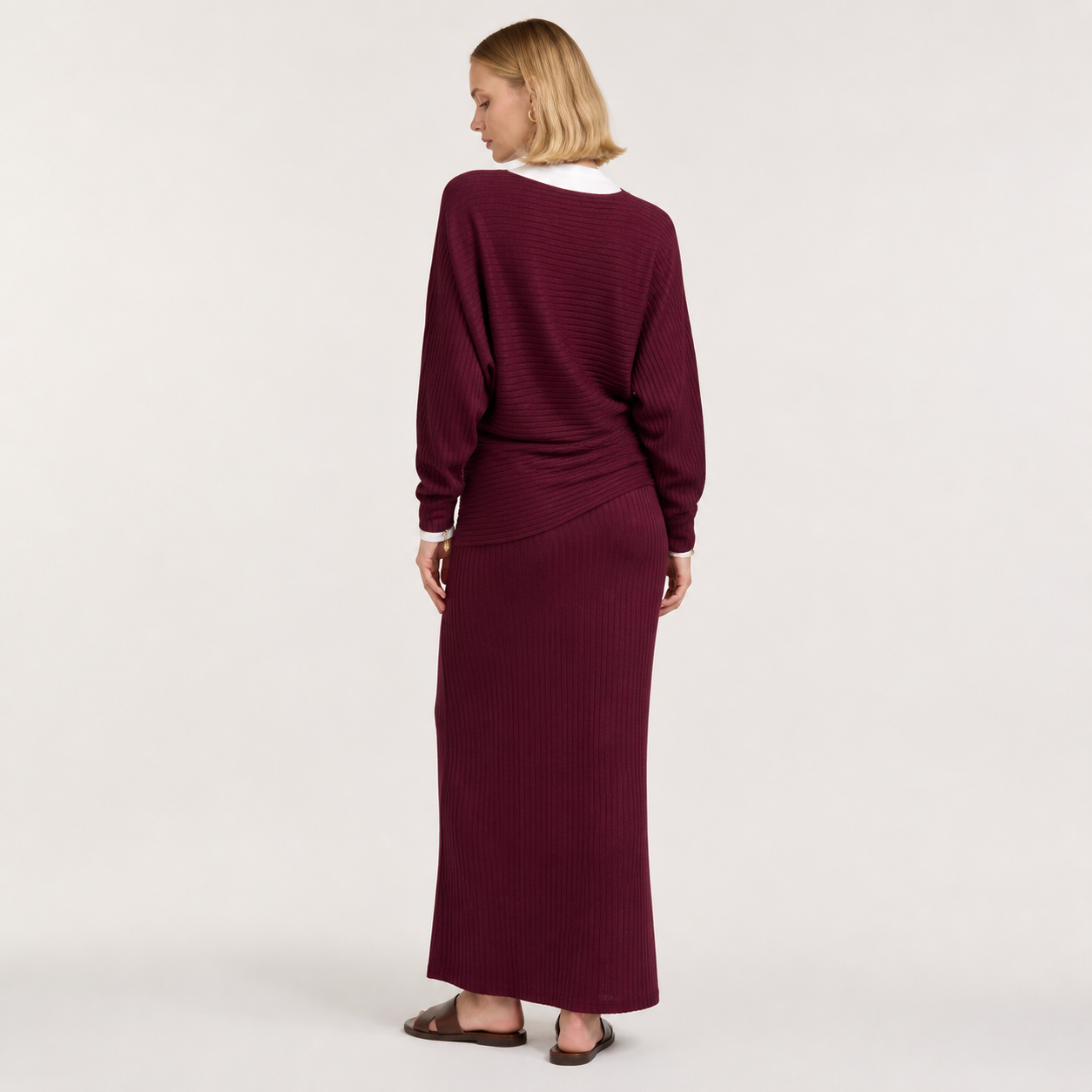 Robe longue bordeaux en maille côtelée – vue 2