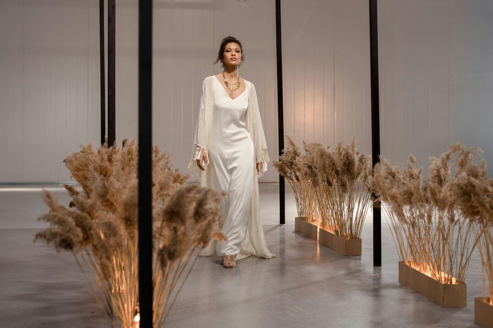 femme habillé en robe tsniout
